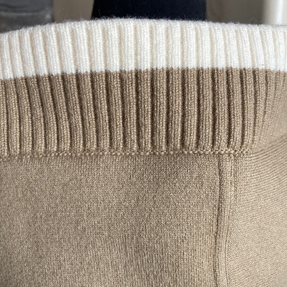 Burberry Wool Cashmere Knit Hooded Cape - Picture 9 of 16